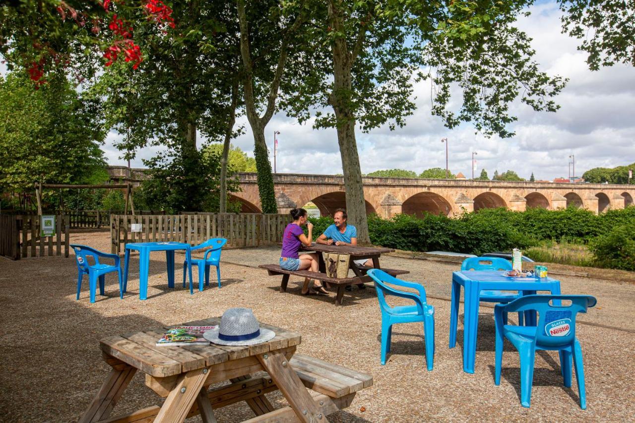 Camping de Nevers Buitenkant foto