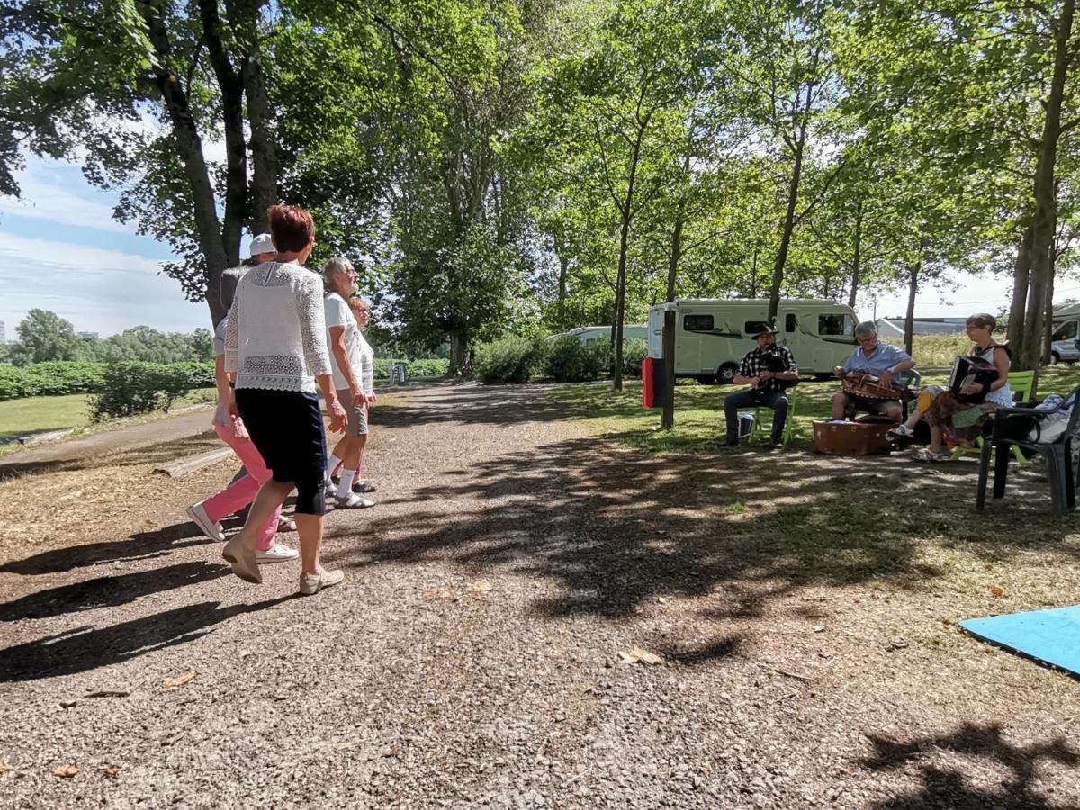 Camping de Nevers Buitenkant foto