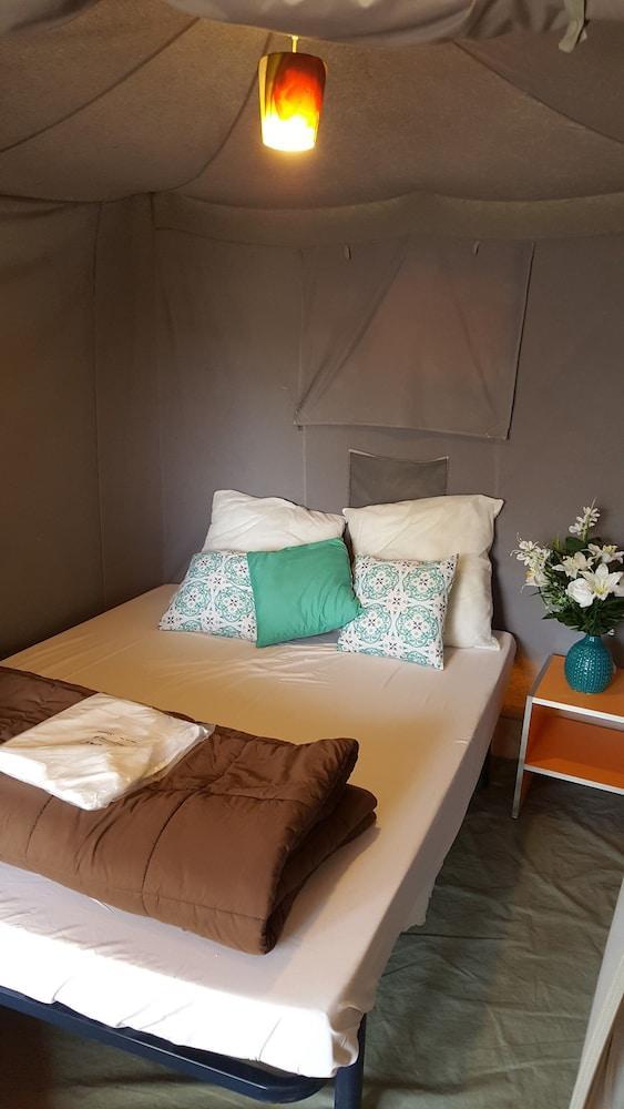 Camping de Nevers Buitenkant foto