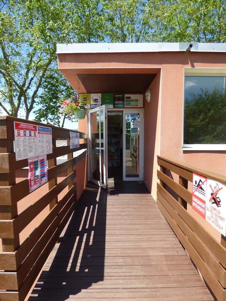 Camping de Nevers Buitenkant foto
